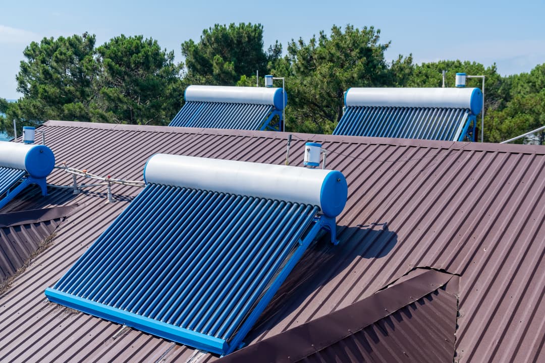 solar-glass-tube-hot-water-panel-array-mounted-roof-technology.jpg