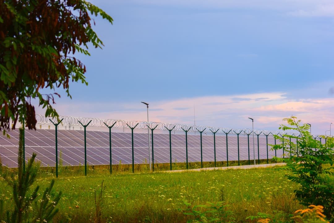 solar-panels-fence-protection-solar-batteries.jpg